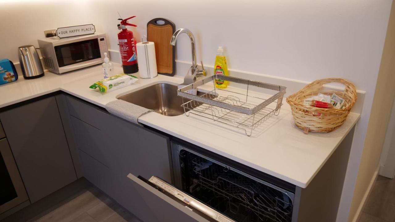 Stylish 2 Bedrooms, 2 Bathrooms With Workspace In Милтон-Кейнс Экстерьер фото