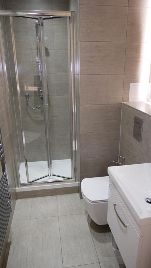 Stylish 2 Bedrooms, 2 Bathrooms With Workspace In Милтон-Кейнс Экстерьер фото