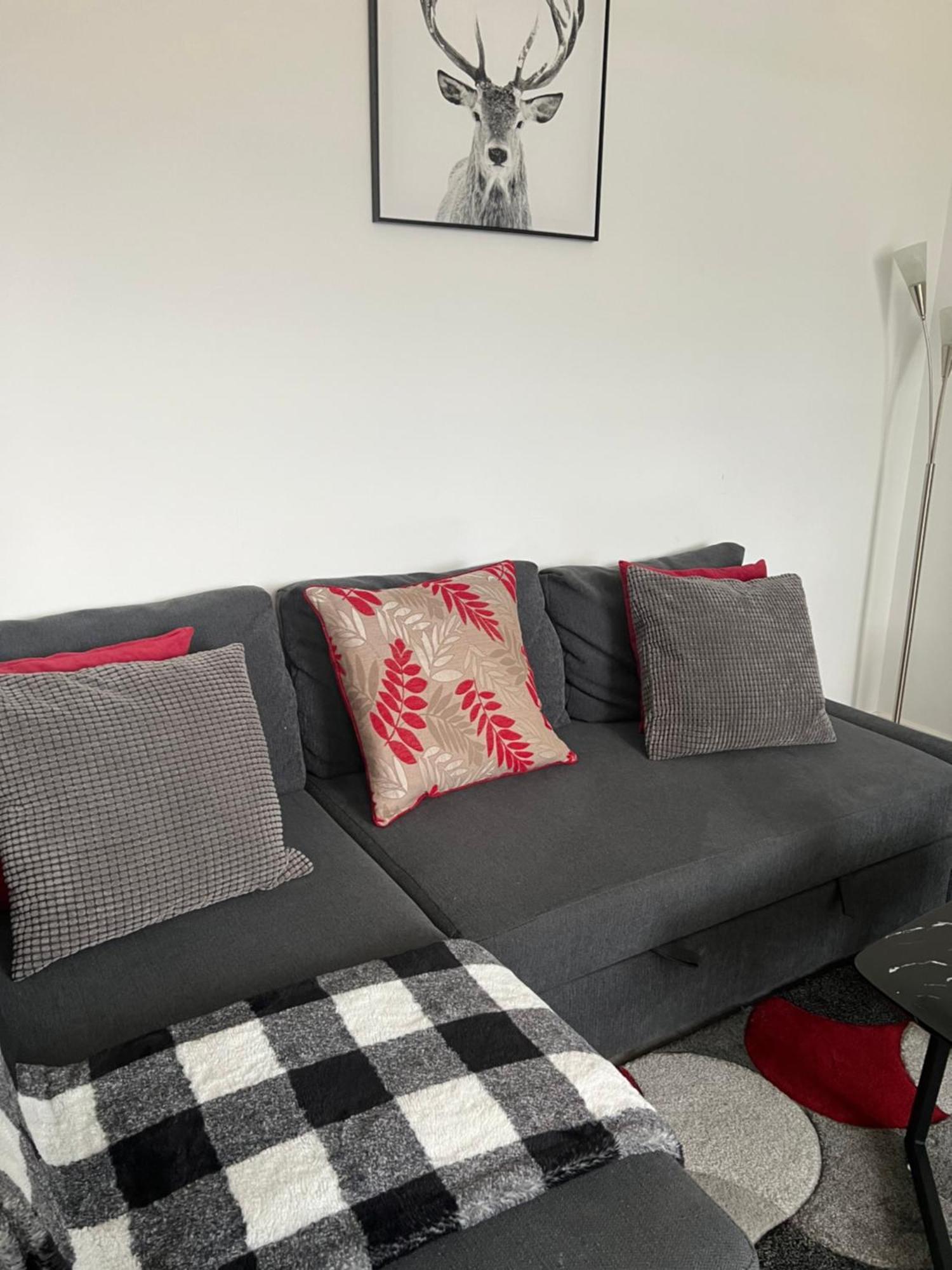 Stylish 2 Bedrooms, 2 Bathrooms With Workspace In Милтон-Кейнс Экстерьер фото
